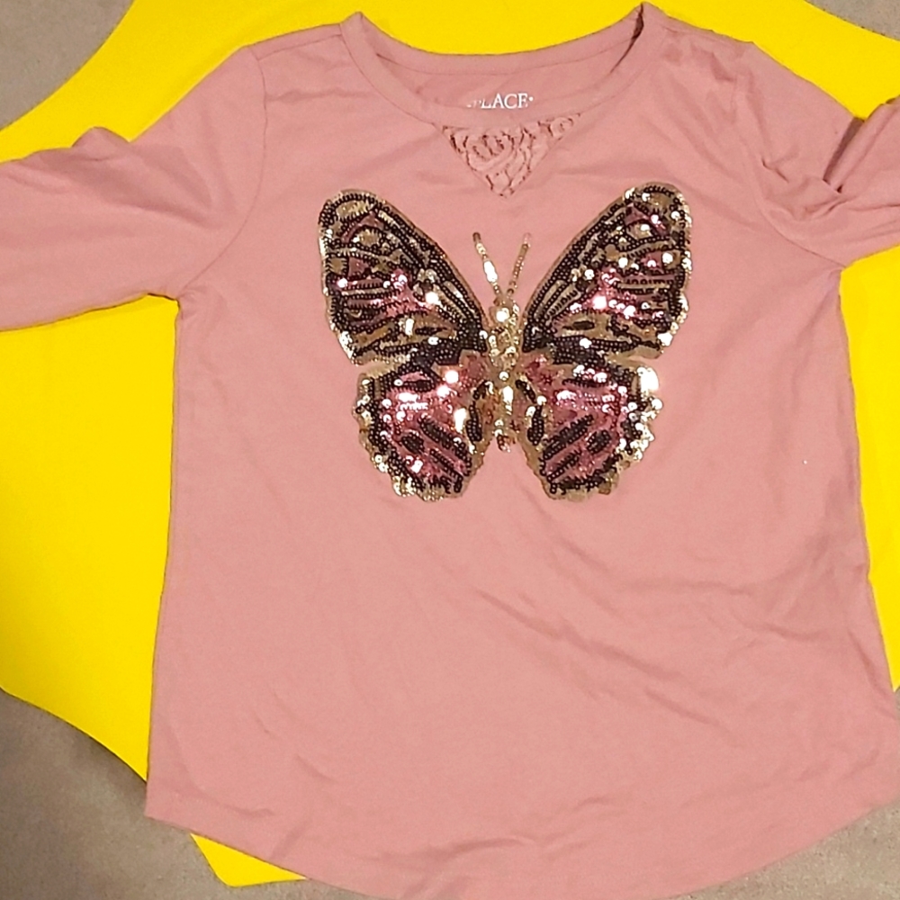 Place t shrit for kids to wear when going to an event